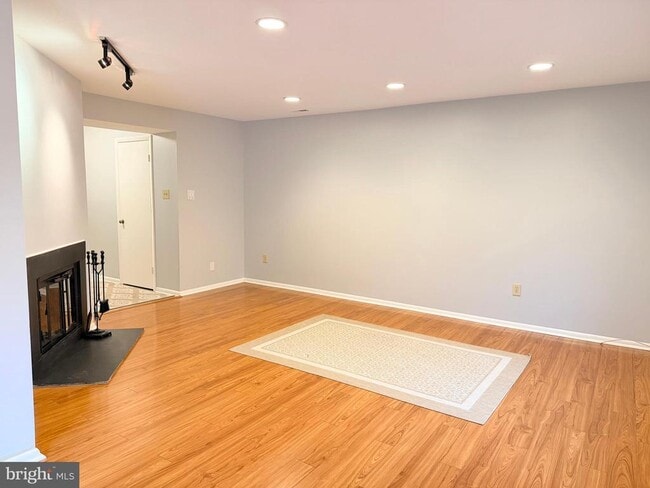 Building Photo - 201B Kelly Cove