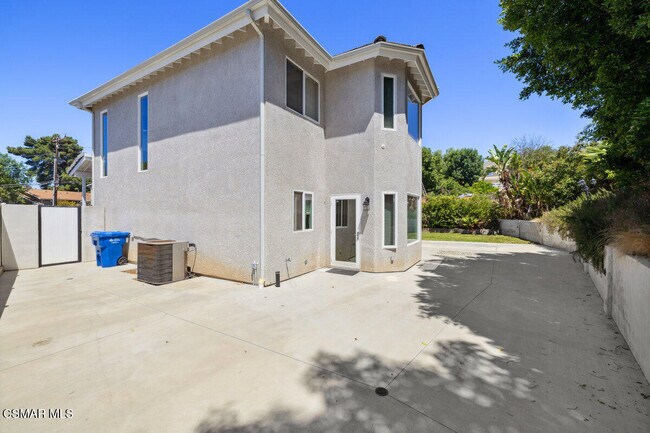 Building Photo - 526 Houston Dr