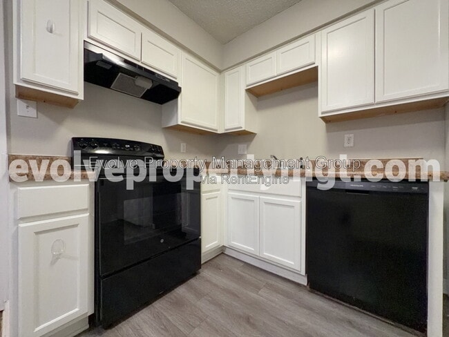 Building Photo - 670 Hobbs Dr