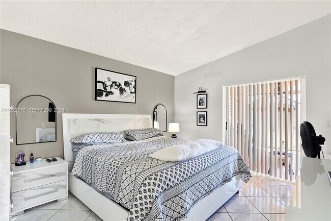 Building Photo - 17101 SW 142nd Pl