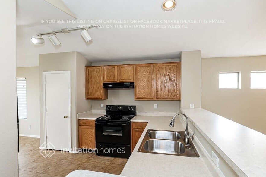 Building Photo - 1710 E Palo Blanco Way