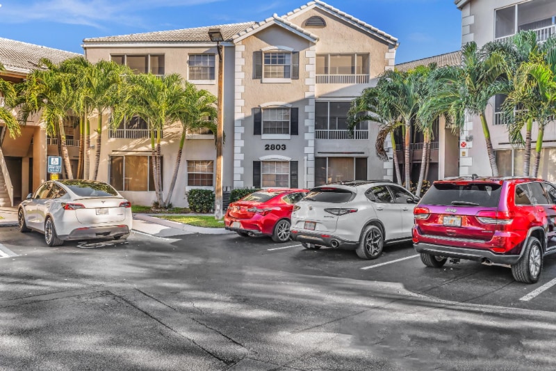Building Photo - 2803 N Oakland Forest Dr