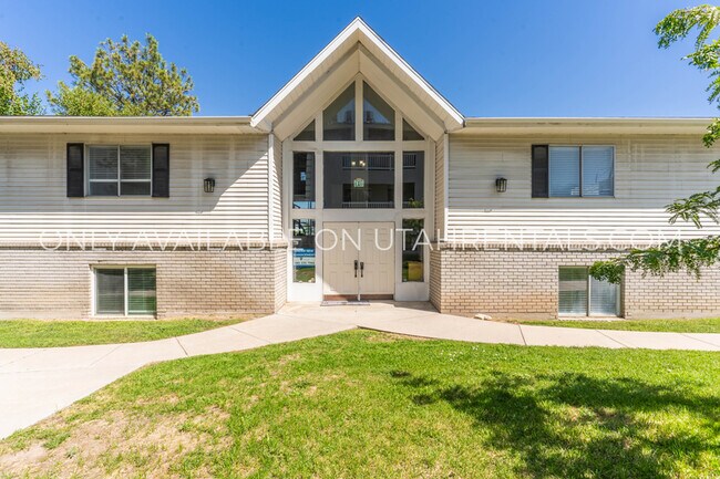 Building Photo - 2400 E 6895 S