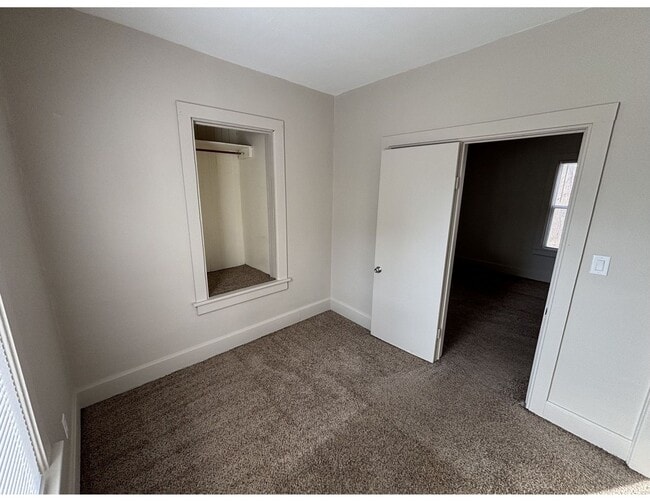 Building Photo - 1313-1315 Green Bay St