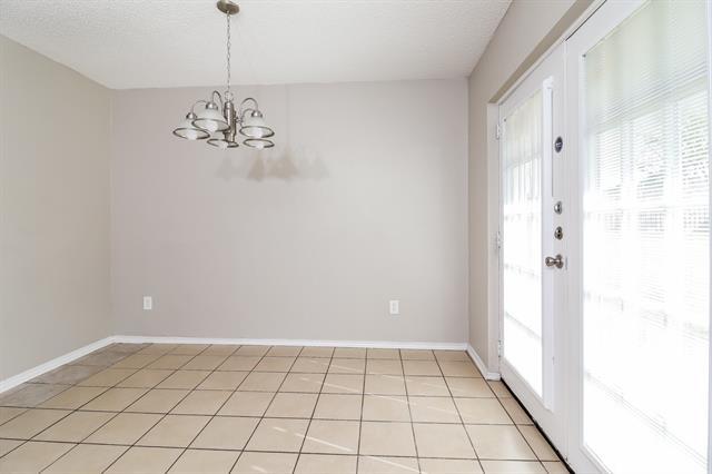 Building Photo - 2942 Mesa View Dr