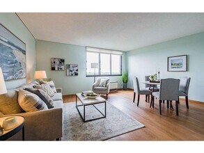 Building Photo - Spacious one-bedroom, one-bath condo in a fantastic St. Paul location!