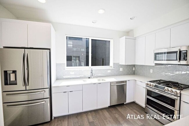 Building Photo - 2 Bed 2.5 Bath Condo in the Heart of LoHi ...