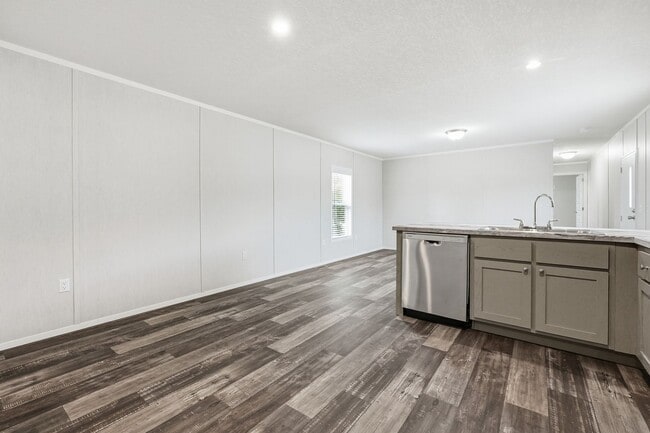 Building Photo - 443 Dogwood Ave