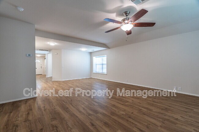 Building Photo - 802 Amber Knoll