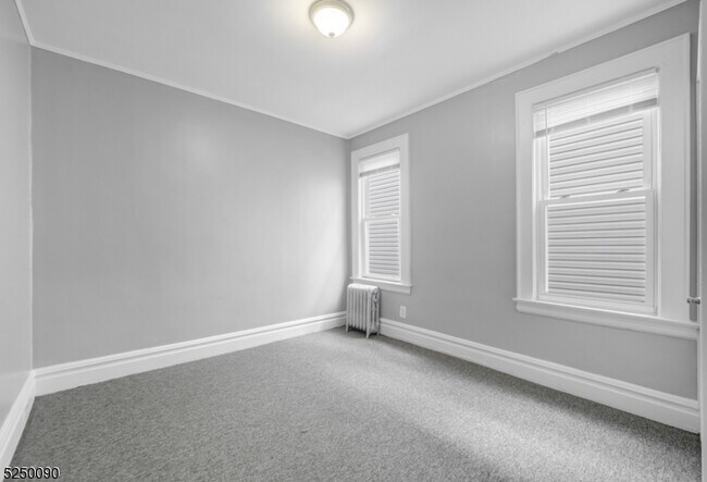 Building Photo - 135 S Munn Ave