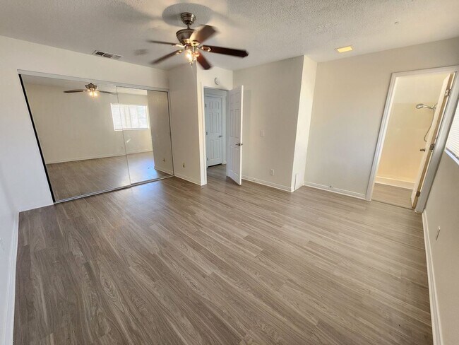 Building Photo - 3 Bedroom home ready for move in!