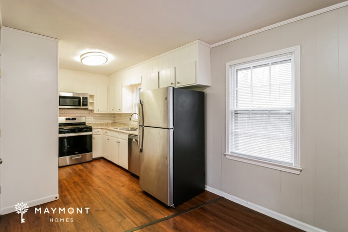 Building Photo - 4220 Hillswood Ln