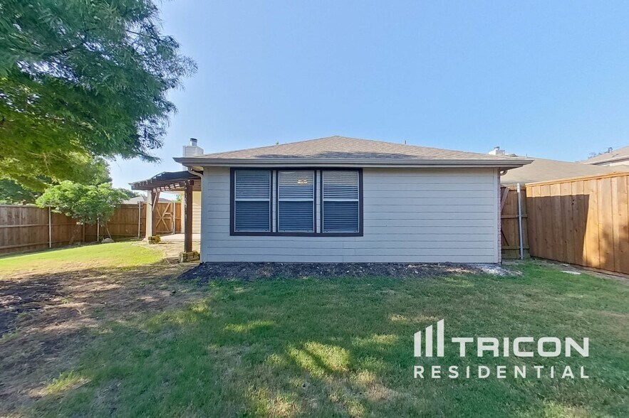 Building Photo - 205 Butternut Dr