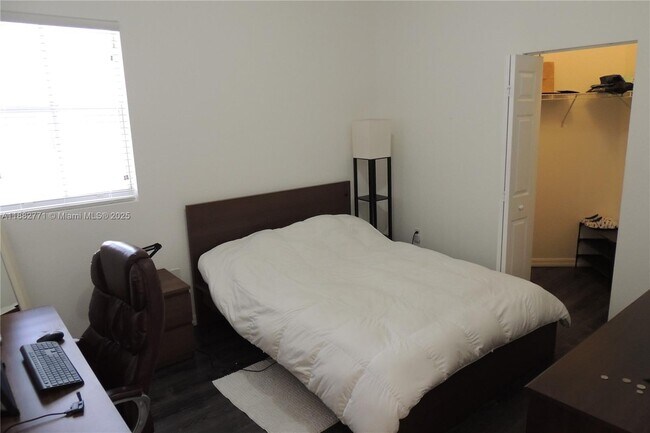 Building Photo - 8899 NW 107 Ct