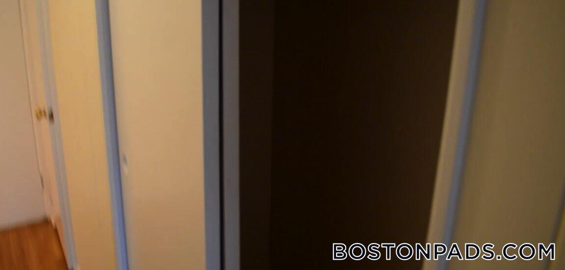 Building Photo - 62 Boylston St