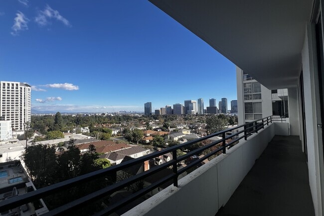 Building Photo - 10390 Wilshire Blvd