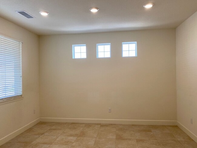 Building Photo - 10100 Toltec Ct