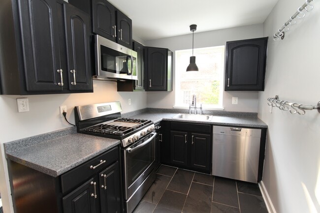 Building Photo - 2713 Arcola Ave