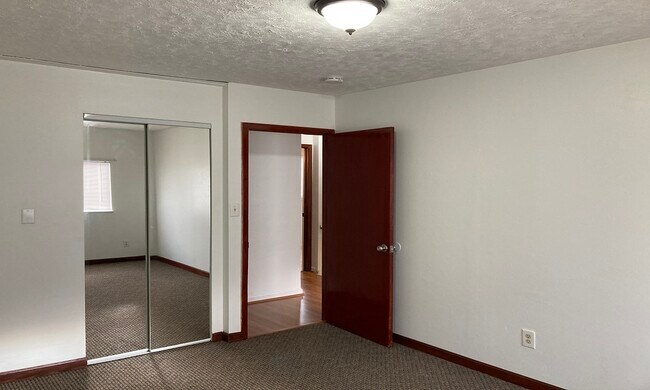 Building Photo - 7235 SE Clatsop St