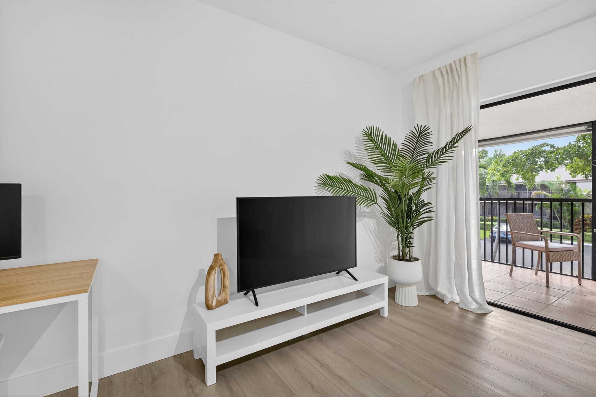 Smart tv 65 inches - 261 Deer Creek Blvd