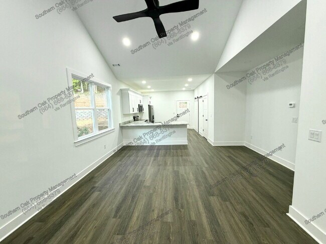 Building Photo - 306 Hickory Trail