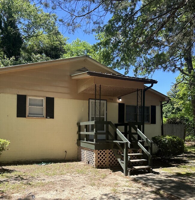 Building Photo - 730