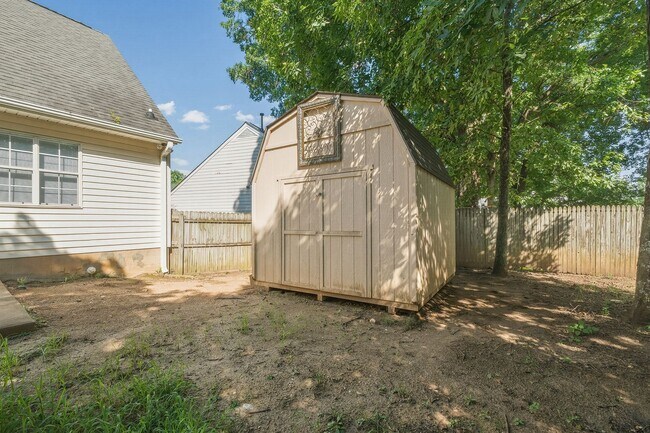 Building Photo - 3378 Chadbury Dr NW