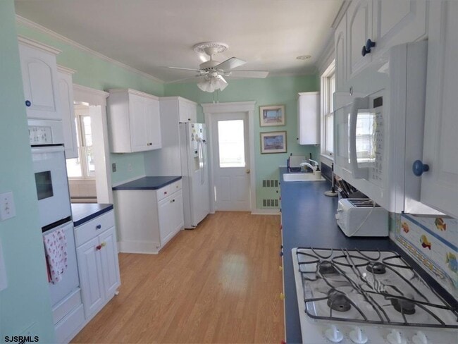 Building Photo - 875 Stenton Pl