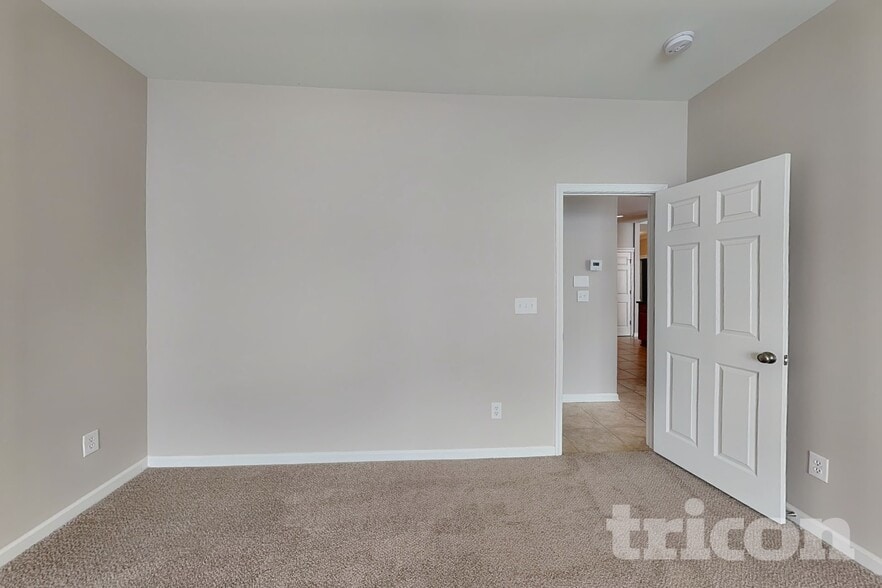 Building Photo - 15609 Carrington Ridge Dr