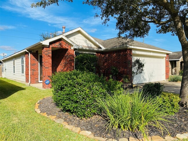 Building Photo - 24638 Lakecrest Village Dr