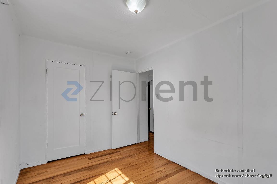 Building Photo - Unit