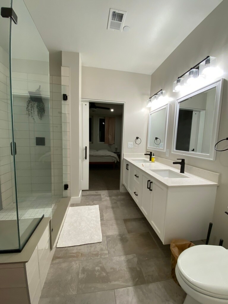 Master Bath - 221 E Mountain Ave