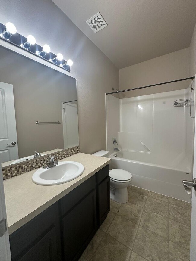 Building Photo - Listed For Rent