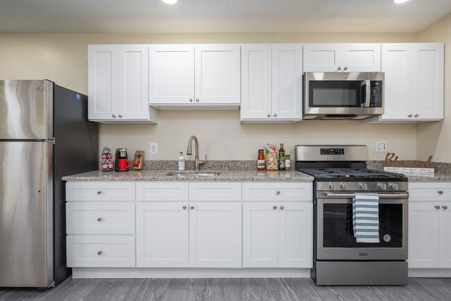Building Photo - Beautifully renovated single family home