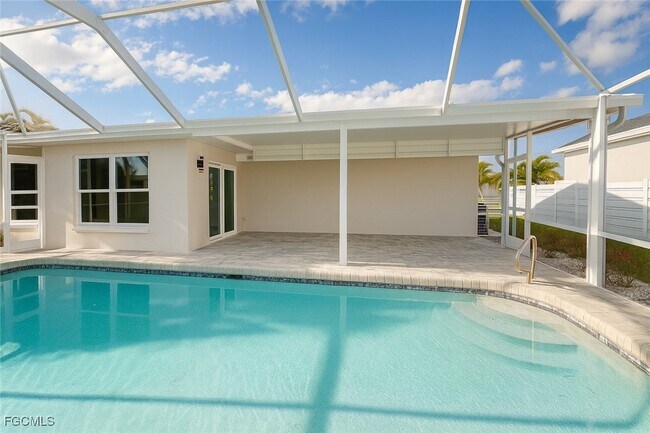 Building Photo - 2210 SE 27th Terrace