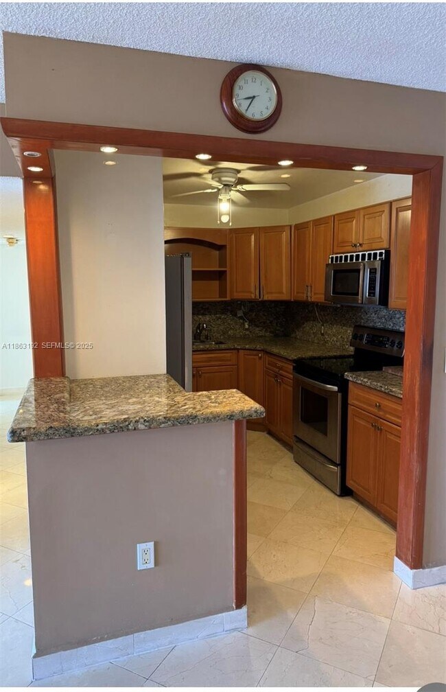 Building Photo - 2500 NE 135th St