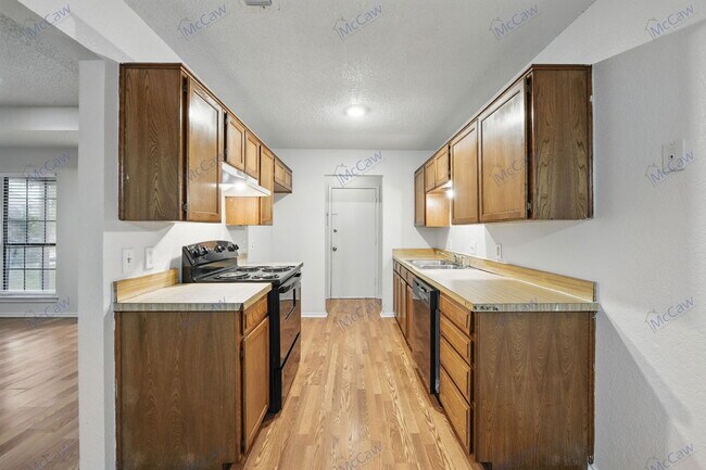 Building Photo - 6708 S Creek Dr