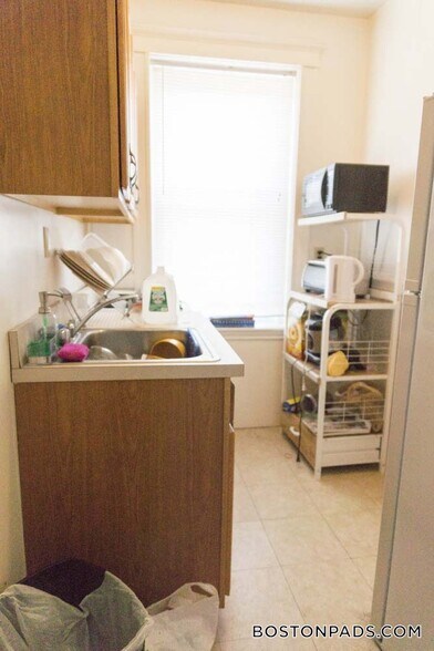 Building Photo - 137 Park Dr