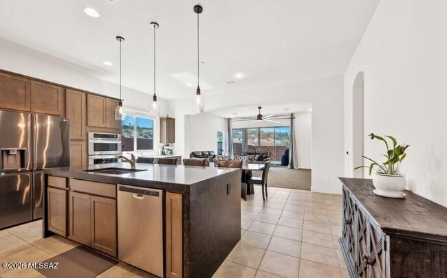 Building Photo - 719 E Danum Vly Dr