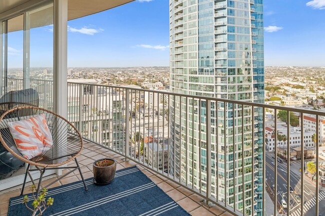 Building Photo - 700 E Ocean Blvd