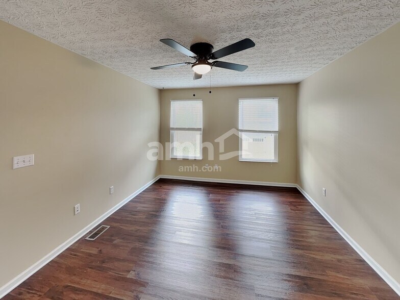 Building Photo - 167 Firestone Dr