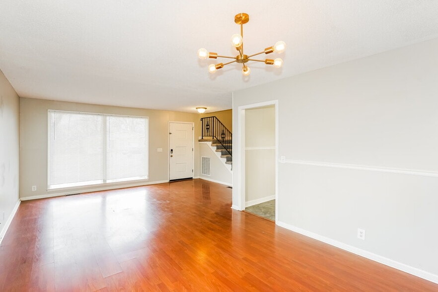 Building Photo - 204 Redondo Ct N