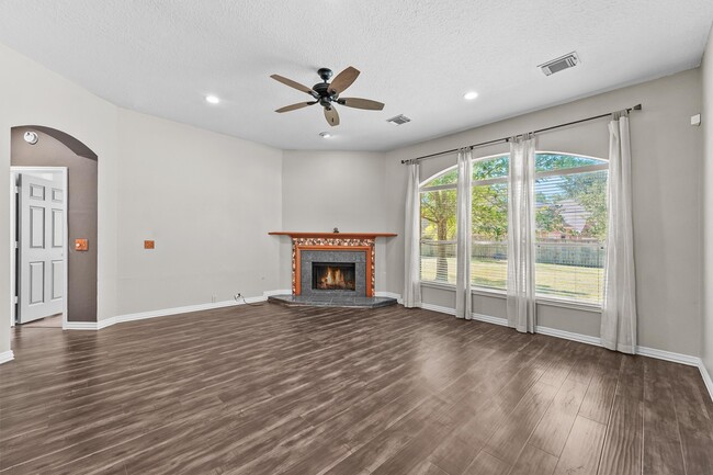 Building Photo - 7302 Maple Run Dr