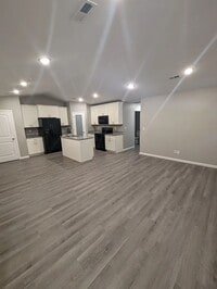 Building Photo - 722 W 31st St N