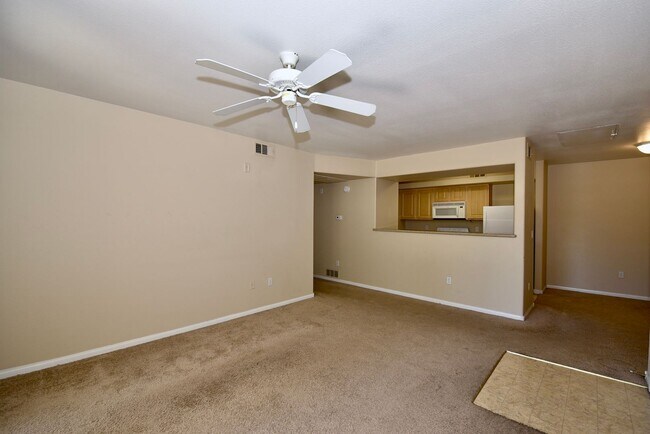 Building Photo - Cozy 1 Bedroom Condo 2nd Floor At Coronado...
