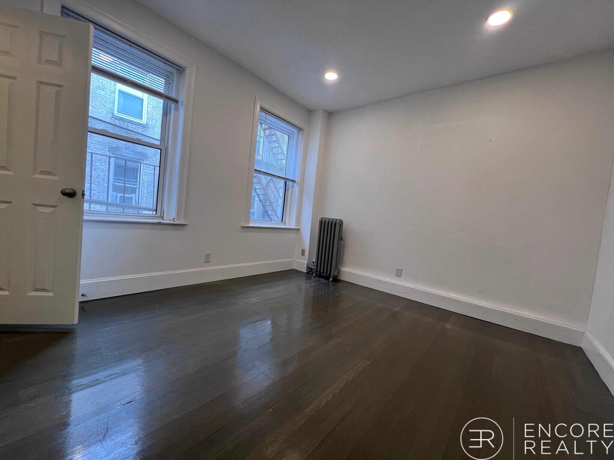 Building Photo - 65 Park Dr