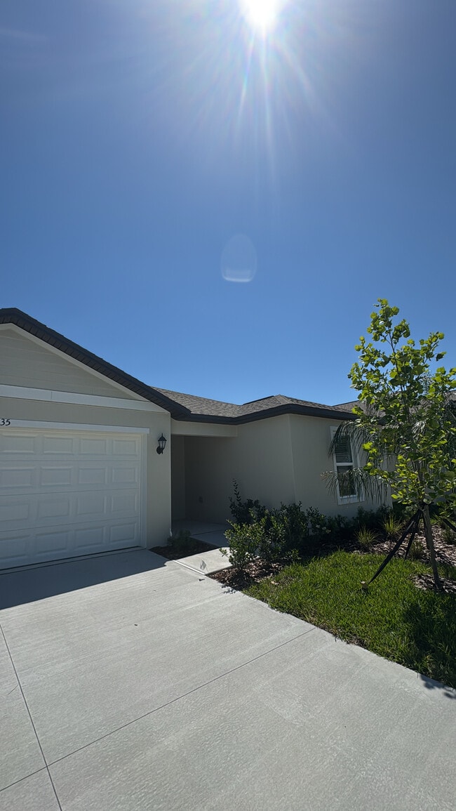 Building Photo - 10235 Alder Green Dr
