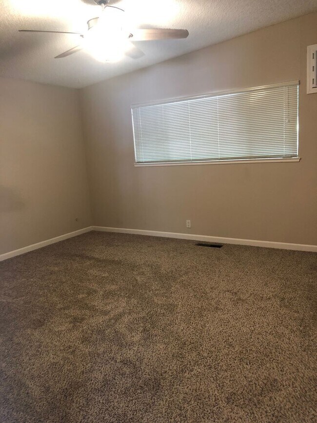 Building Photo - 1413/1415 Topaz Way