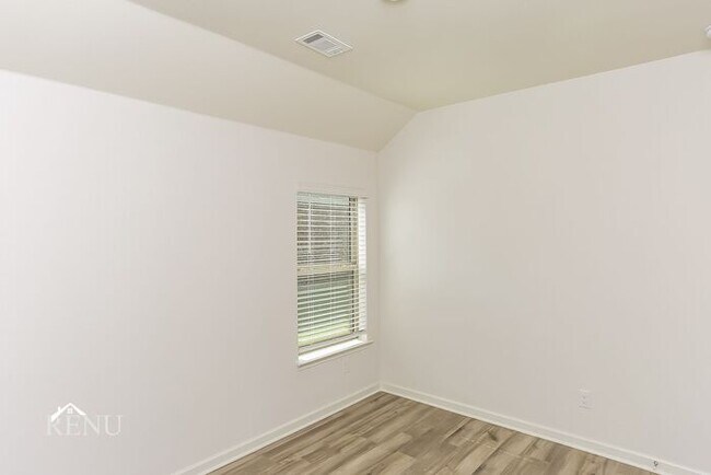 Building Photo - 1004 Wheatfield Ln