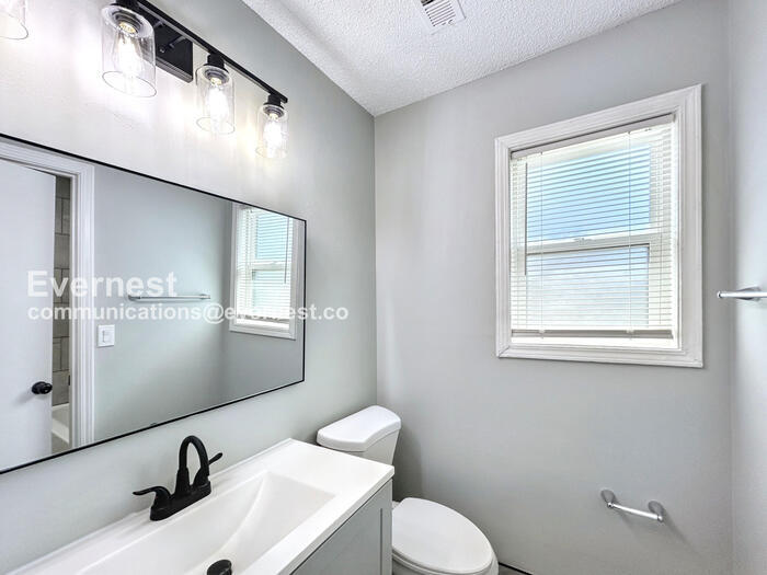 Building Photo - 5014 Shubert Cove